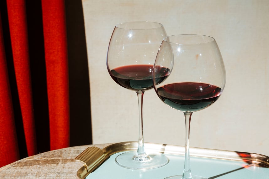Vino Rosso di Montalcino DOC: storia, caratteristiche e abbinamenti Vino Rosso di Montalcino DOC: storia, caratteristiche e abbinamenti